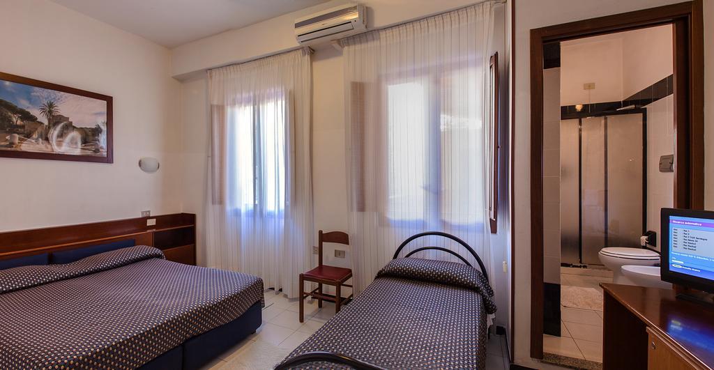Hotel La Terrazza Cagliari Phòng bức ảnh
