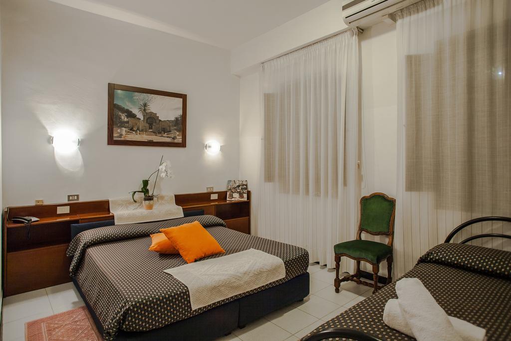 Hotel La Terrazza Cagliari Phòng bức ảnh