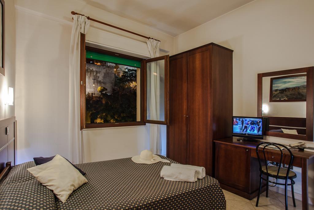 Hotel La Terrazza Cagliari Phòng bức ảnh