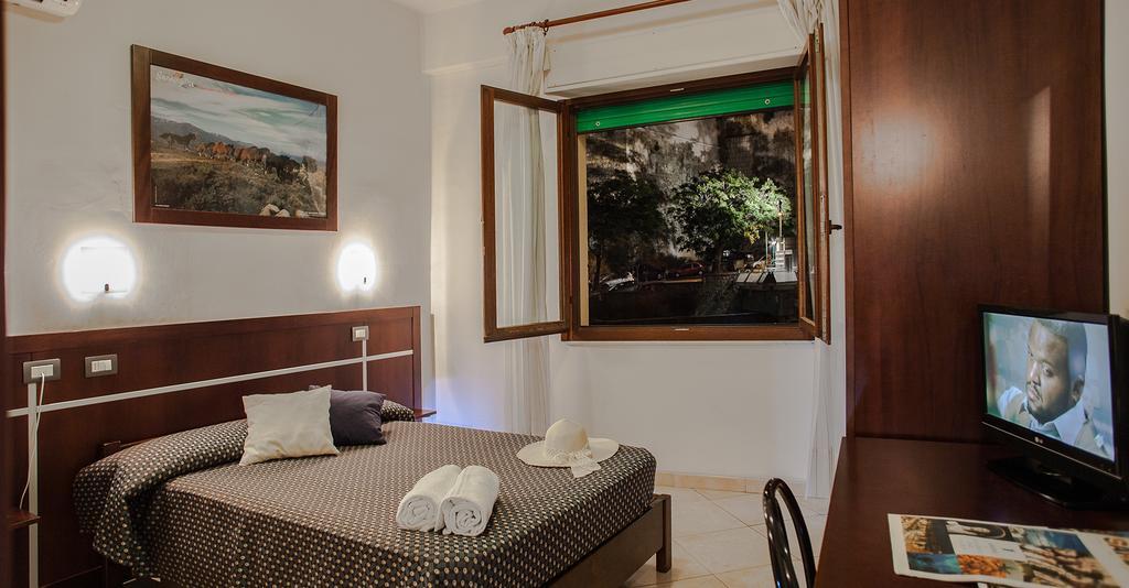 Hotel La Terrazza Cagliari Phòng bức ảnh