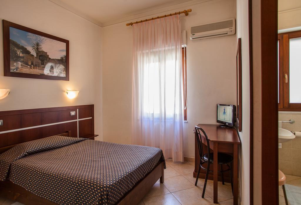 Hotel La Terrazza Cagliari Phòng bức ảnh